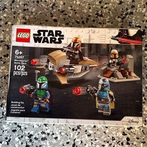Lego 75267 Mandalorian Battle Pack Retired NIB box is little bent
